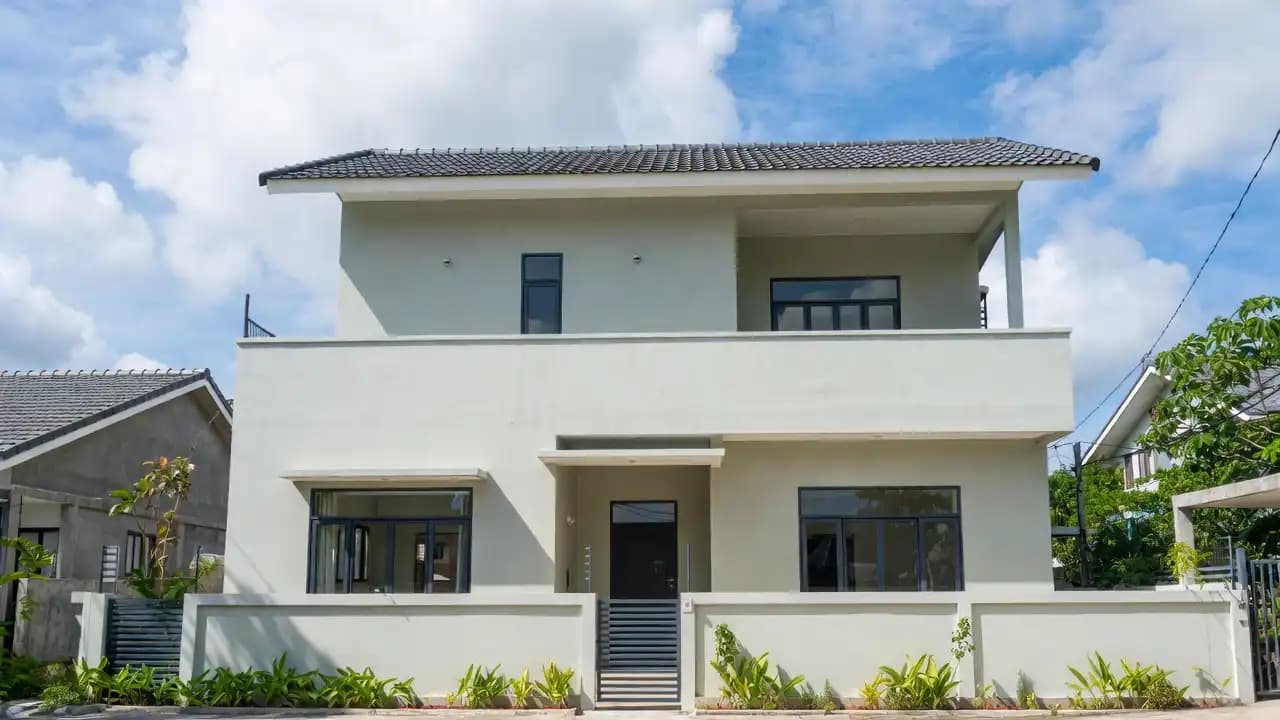 House near Vinh Nguyen port