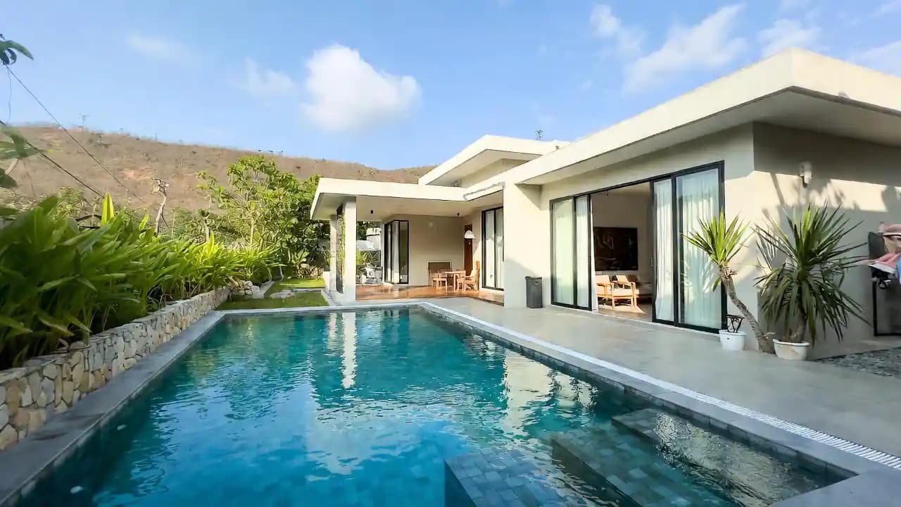 Hillside villa near Xuong Huan